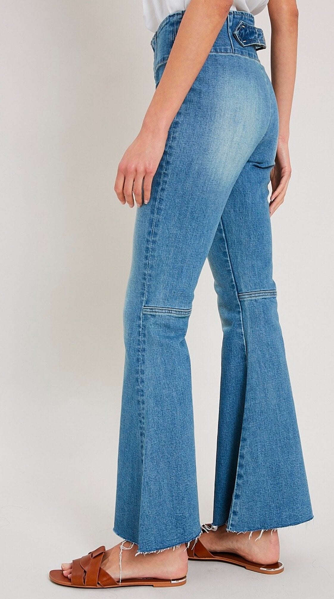 DENIM_HIGH-WAIST_FLARE_JEANS_WL18-2124_4.jpeg
